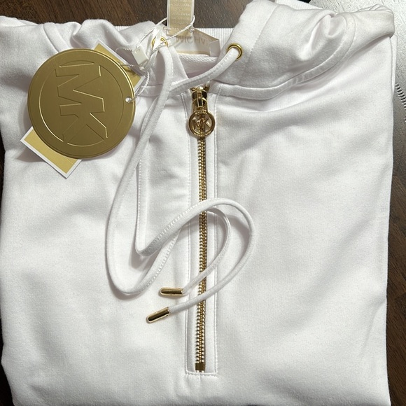 Michael Kors 1/4 zip Pullover - Picture 2 of 13